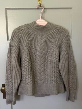 100% Merino Wool Chunky Cable Knit Turtleneck Ski Sweater Size 40/M Beige